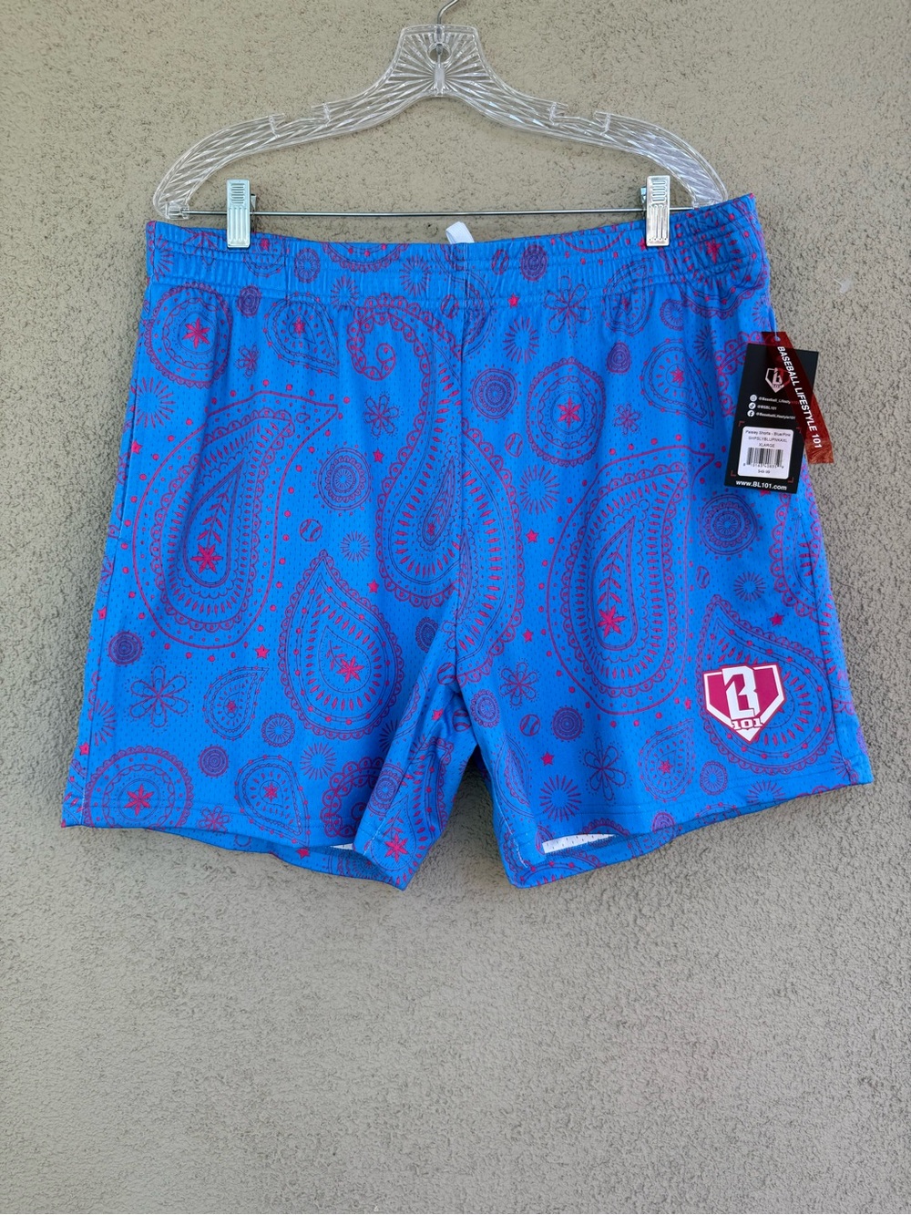 Baseball Lifestyle 101
Blue Pink
Paisley Shorts Mens Size XL Brand New
NWT